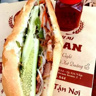 Hình ảnh Bánh mì heo quay