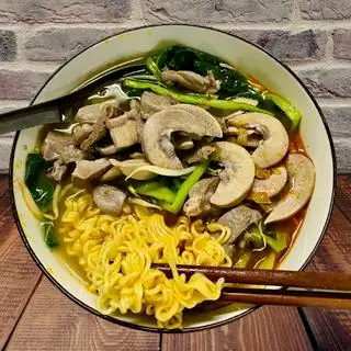 Hình ảnh Mì tim cật chua cay