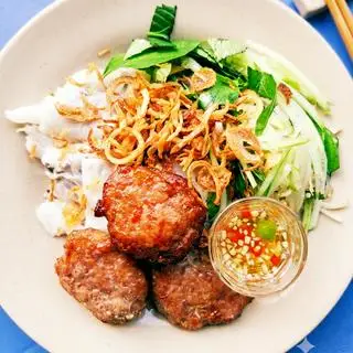 Hình ảnh Bánh Ướt Thịt Viên Nướng