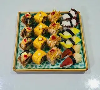 Hình ảnh Mix Maki 3 (tặng kèm ly trà tắc)