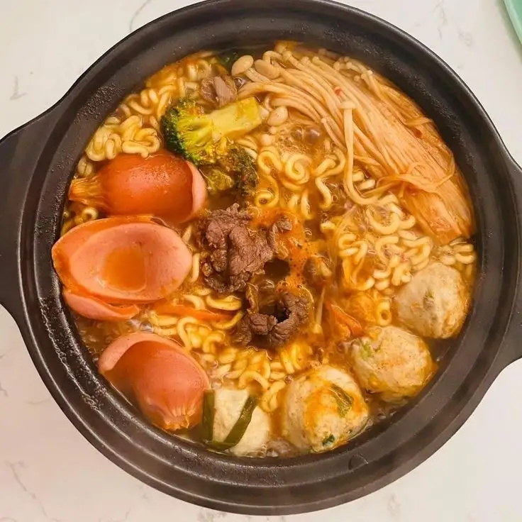 Mỳ Kim Chi Ba Chỉ Bò Mỹ - 54.000 ₫ tại Chicken 3S - Mỳ Cay & Gà Rán Hàn Quốc - Nguyễn Thị Thập