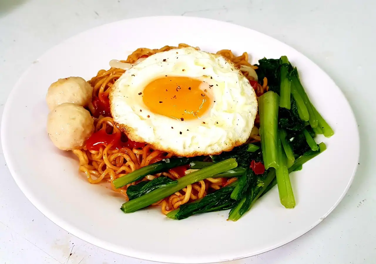 mì trộn indo 1 gói trứng - 39.000 ₫ tại Cà Pháo - Nui Xào & Mì Trộn - Nguyễn Trãi