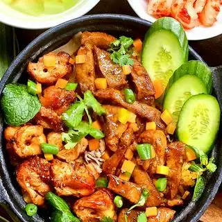 Hình ảnh Cơm thố xá xíu - gà