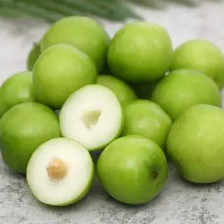 Hình ảnh táo bình thuận cắt đôi chấm muối