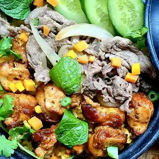 Hình ảnh Cơm Thố Bò- Gà