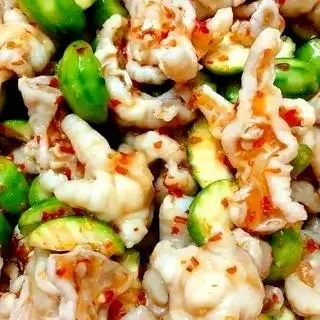 Hình ảnh Chân gà rút xương sốt thái mix cóc non