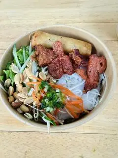 Bún thịt nướng - chả giò - 43.000 ₫ tại Bún Thịt Nướng Quang Tiên - Bùi Thị Xuân