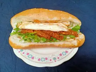 Bánh mì thịt nướng - trứng ốp la - 35.000 ₫ tại Bánh Mì Thịt Nướng - Nguyễn Trọng Tuyển 