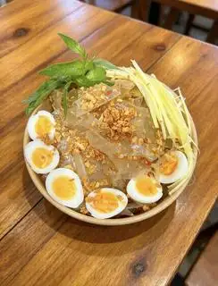 Hình ảnh Bánh tráng phơi sương trộn sa tế tỏi 