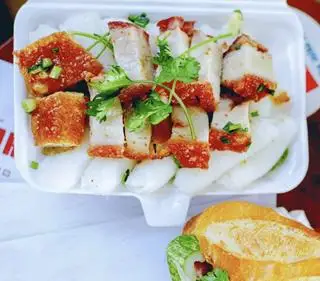 Bánh hỏi heo quay - 34.000 ₫ tại Xích Ký - Bánh Mì & Bánh Hỏi Heo Quay - Huỳnh Văn Bánh