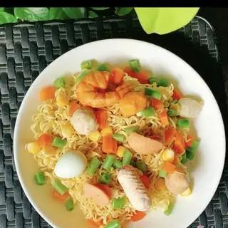 Hình ảnh Mì trộn thập cẩm nhiều mì 