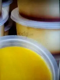 Hình ảnh trà sữa thái xanh 2 bánh flan 