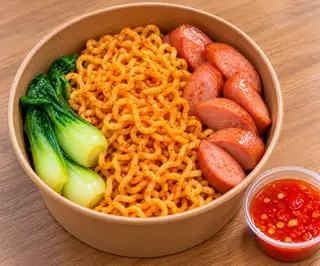Hình ảnh Mì trộn xúc xích