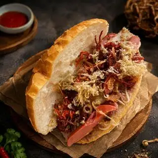 Hình ảnh Bánh Mỳ Pate Xúc Xích