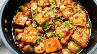 Hình ảnh Cơm Đậu Hủ Kho Nấm Rơm