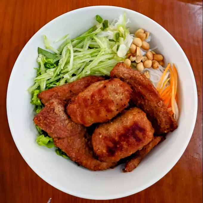 Bún thịt + nem nướng - 38.000 ₫ tại NDL FOOD & BEVERAGE - Bún Thịt Nướng, Nem Nướng & Chả Giò Chiên - Hồng Bàng