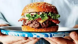 HAMBURGER BÒ - 27.000 ₫ tại Bánh Mì Min Min - Bánh Mì , Hamburger & Xôi Mặn - Vạn Kiếp
