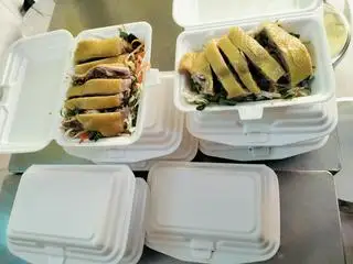 Hình ảnh CƠM GÀ CHẶT - GỎI RAU