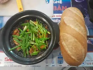 Bánh mì chấm ếch Singapore phần 2 con  - 110.000 ₫ tại Cháo Ếch Singapore Thuận An - Đường Số 6