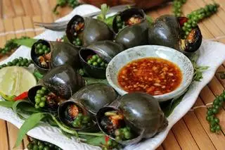 Ốc bươu nướng tiêu xanh  - 49.000 ₫ tại Ốc Đêm 30k - Phạm Thế Hiển