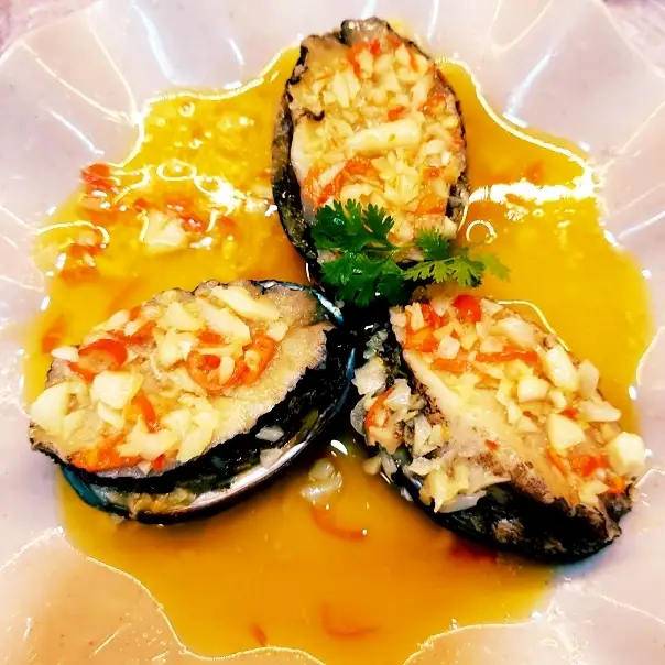 Hình ảnh 3 con bào ngư sốt bơ cay