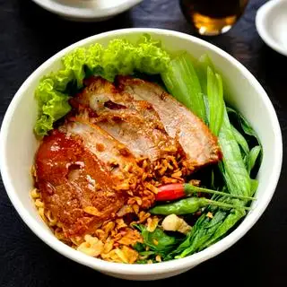 Mì trộn thịt xá xíu  ( Signature) - 72.000 ₫ tại Mr Noodle - Mì Trộn & Cơm Trộn - Đường Số 10