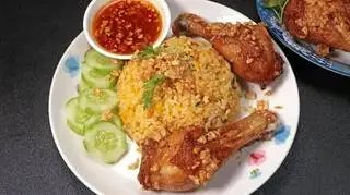Hình ảnh cơm chiên dương châu + đùi gà tỏi