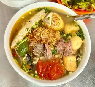 Hình ảnh Bún riêu  cua , thịt bò, giò tai, đậu rán