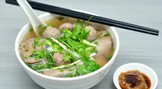 Phở Tái - Bò viên  - 60.000 ₫ tại Bún Bò Huế & Phở Bò - Vĩnh Khánh