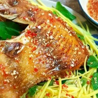 CÁ DIÊU HỒNG CHIÊN - 55.000 ₫ tại Bếp Mợ Ba Đảm Đang - Cơm, Mì Xào & Các Món Sốt Thái - Hùng Vương