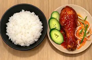 Hình ảnh Cơm đùi gà sốt cay