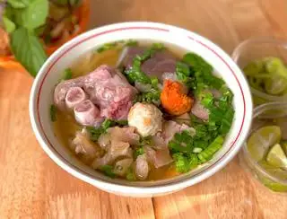 Hình ảnh Bún Bò Huế Đầy Đủ