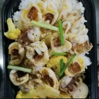 Cơm mực xào sa tế - 70.000 ₫ tại Hương Quán - Bún Bò, Bánh Canh Cua & Cơm Trưa - Tôn Đản