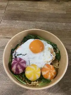 Hình ảnh Mì Trộn Trứng Bánh Bao