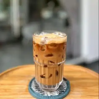 Cà phê sữa - 25.000 ₫ tại Cali Corner - Café, Hamburger & Bánh Mì Chảo - Nguyễn Thượng Hiền