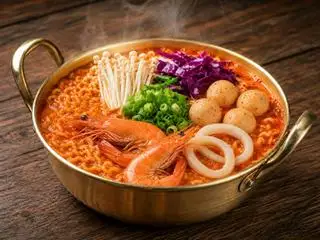 Mì cay kim chi hải sản - 69.000 ₫ tại Anh Hai Lít - Mì Cay, Trà Sữa & Ăn Vặt - Dương Khuê