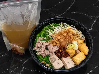Hình ảnh Bánh đa cua nước đầy đủ đặc biệt ( full topping )