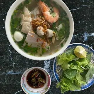 Hủ tiếu nước vừa - 46.000 ₫ tại Quán Ăn Cô Năm - Nguyễn Trãi