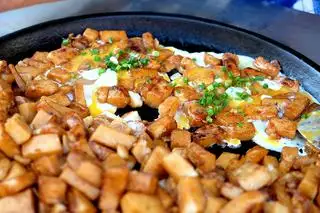 Bột Chiên 2 Trứng - 62.000 ₫ tại Bo Bo - Bột Chiên Pate, Nui, Mì Xào Bò - Trần Đình Xu