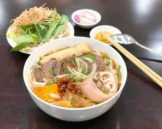 Bún bò đặc biệt ( có giò ) - 65.000 ₫ tại Bún Bò Huế Nghĩa Tiên - Tôn Đản