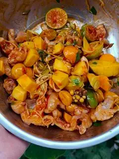 Hình ảnh Chân gà mix gân bò , sứa , trứng non