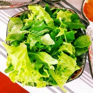 Rau Xanh Tươi Mát - 5.000 ₫ tại Bánh Mì & Bún Thịt Nướng Hai Sang - Hoàng Sa