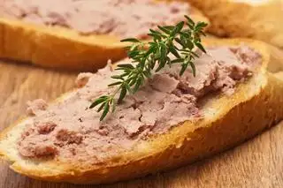 Hình ảnh Bánh mì bơ pate