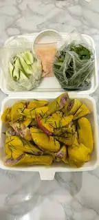 Gà ủ không đầu 2 nửa con,được chặt sẵn, phần từ 2-4 người ăn, kèm muối sữa, rau răm và dưa leo. - 155.000 ₫ tại Mẹ Gấu - Gà Ủ Muối - Nguyễn Văn Lượng