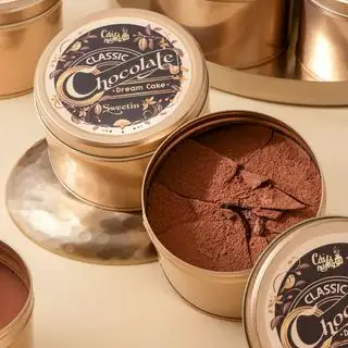 Hình ảnh Hộp Sweetin Petite - Chocolate Dream Cake Classic (Bánh Hộp thiếc)