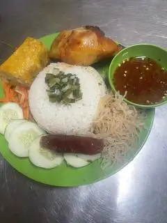 Hình ảnh  cơm tấm gà bì chả lạp xưởng