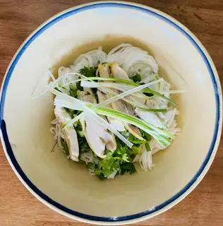 Phở Gà Truyền Thống - 75.000 ₫ tại Phở Nhà Khoai - Nguyễn Thị Minh Khai