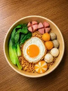 Hình ảnh Mì Trộn Thập Cẩm Viên + Trứng Chiên Lòng Đào