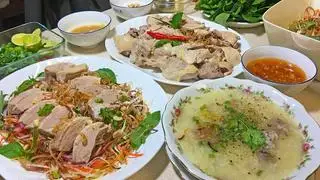 Hình ảnh Gỏi vịt nguyên con kèm cháo gỏi