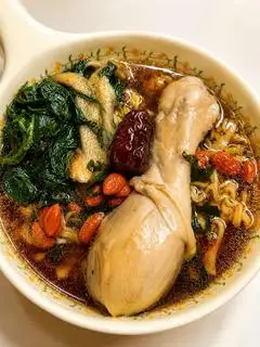 Gà Tần ngải cứu thuốc bắc - 80.000 ₫ tại Bò Kho Em Hy - Mai Chí Thọ